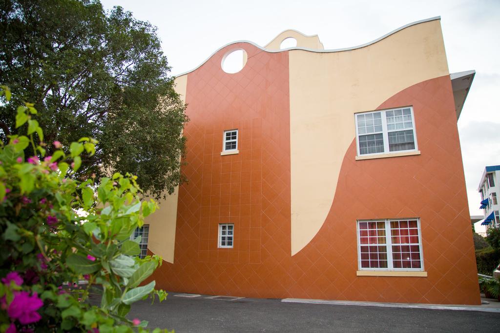 Choose To Be Happy At The Westbury - Two Bedroom Apartment Kingston Exterior photo