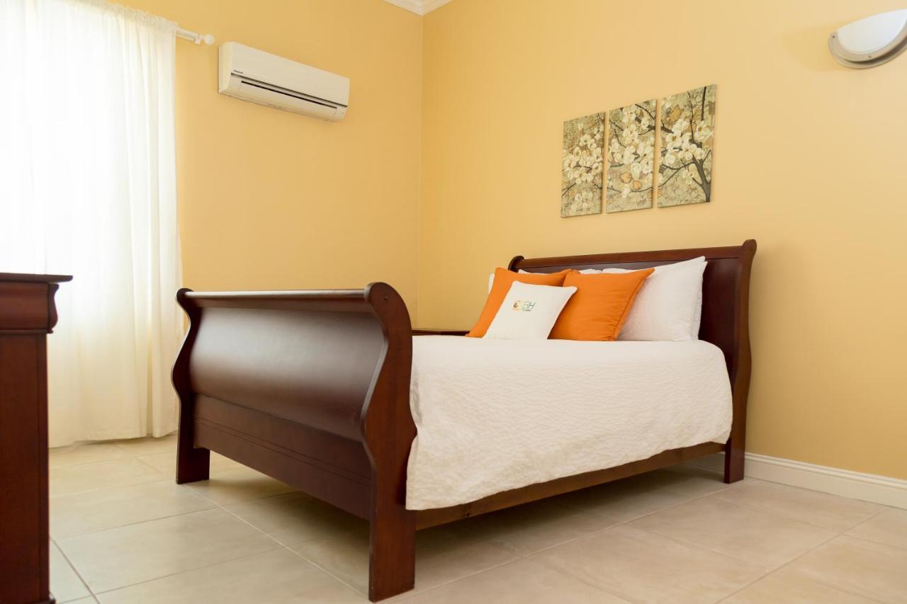 Choose To Be Happy At The Westbury - Two Bedroom Apartment Kingston Exterior photo